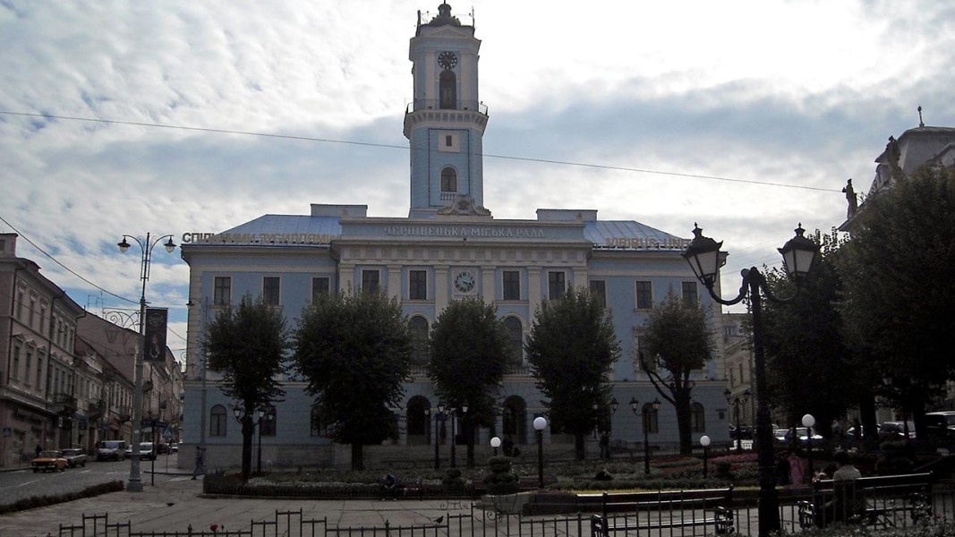 Здание ратуши на Центральной площади города