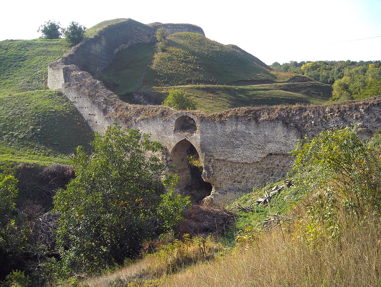 оборонительная стена Западного бастиона крепости